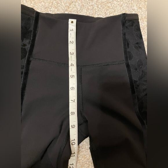 Lululemon Wunder Under Crop High-Rise Black Velvet Floral Flocked 21 Sz 4 - Picture 12 of 13